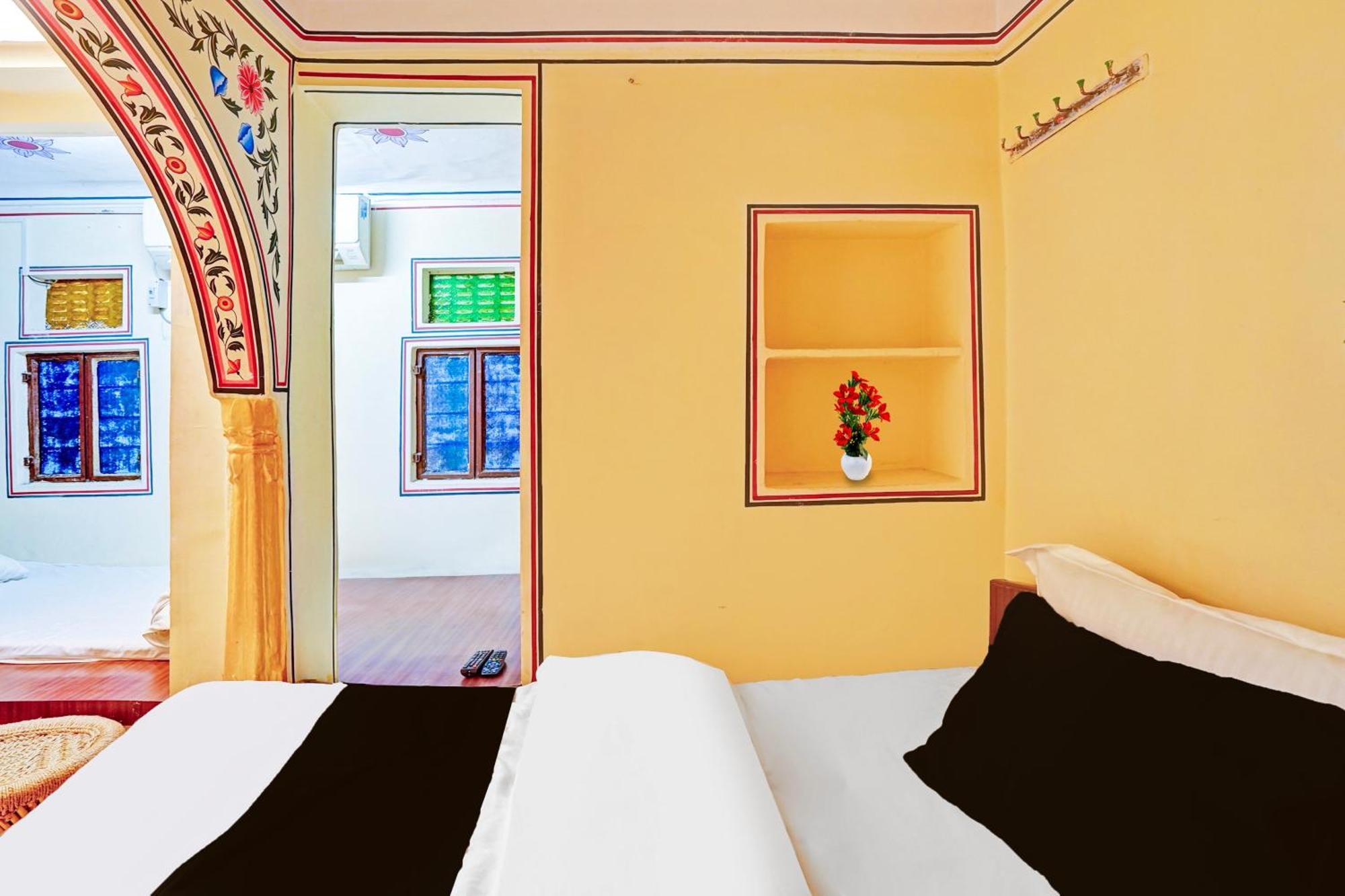 Super Collection O Ramganj Near Hawa Mahal Hotel Jaipur Exterior photo